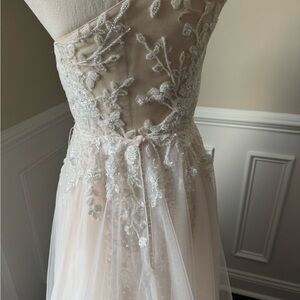 Elegant Ivory Lace Appliqué Wedding Dress TWO PIECE REMOVABLE SKIRT
